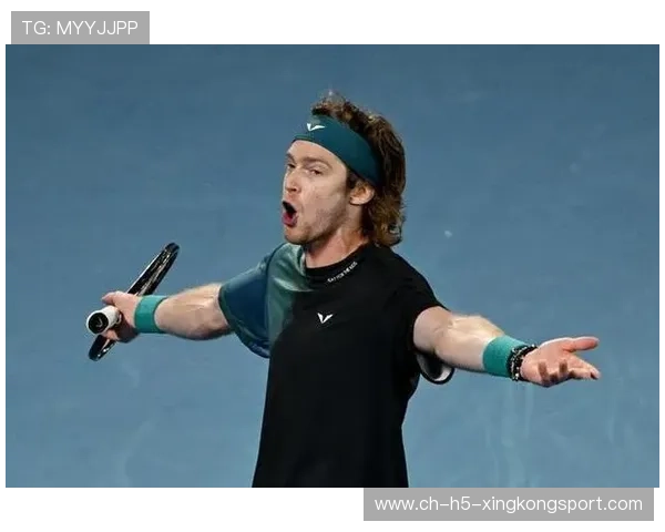 卢布列夫怒砸球!反弹几乎打到裁判 卢布列夫怒砸球!反弹几乎打到裁判